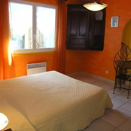 Le Mas Des Hirondelles Maison d'hôtes 3*