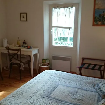 Le Mas Des Hirondelles Maison d'hôtes 3*